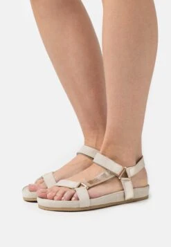 Pier One Leather - Sandalen - Beige