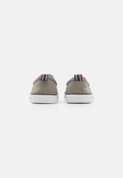 Pier One Unisex - Sneakers Laag - Taupe 10 Pier One Unisex - Sneakers Laag - Taupe -Pier One Verkoopwinkel 7f1d9cc45e594666834dcd5b282fd569