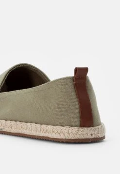Pier One Rena Espadrille Unisex - Espadrilles - Olive 13 Pier One Rena Espadrille Unisex - Espadrilles - Olive -Pier One Verkoopwinkel 8b1ef3dce9d344a08d816af96a53324d