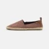 Pier One Unisex - Espadrilles - Brown 1 Pier One Unisex - Espadrilles - Brown -Pier One Verkoopwinkel 8e9960290e0247f99a7bd35b0da35d9e