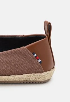 Pier One Unisex - Espadrilles - Brown -Pier One Verkoopwinkel 9a52ce945a2849ed8945c8f267c0bb52