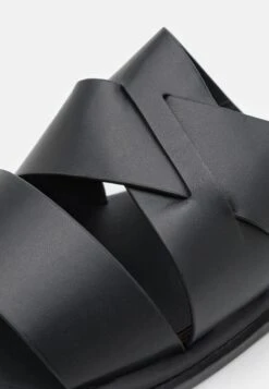 Pier One Muiltjes - Black 13 Pier One Muiltjes - Black -Pier One Verkoopwinkel b50a1b42a3ee4cfaa6748df68bcbfe4c