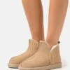 Pier One Leather- Pantoffels - Beige 1 Pier One Leather- Pantoffels - Beige -Pier One Verkoopwinkel edd5ddb713024d8a8bc650cf63b6813c